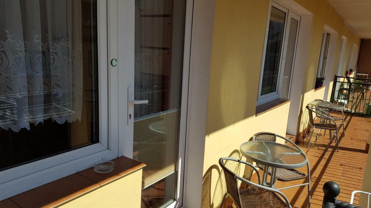 Moris 2 Pokoje Goscinne Łeba Exterior foto